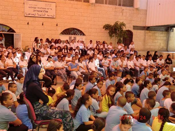 بالفيديو: احتفال المدرسة الراشدية بتخريج فوج جديد من طلابها